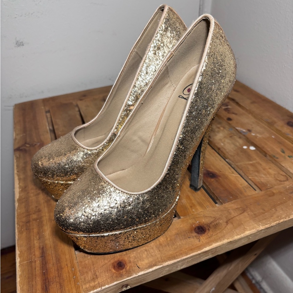 D Heart Gold Glitter Stiletto Platform Heels